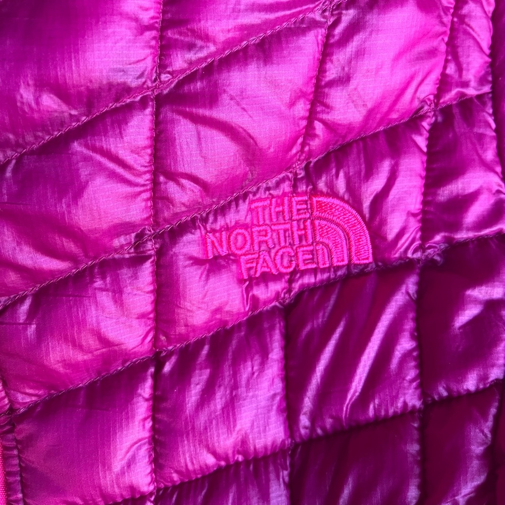 TNF Thermoball Women’s Pink XS - Picture 4 of 15